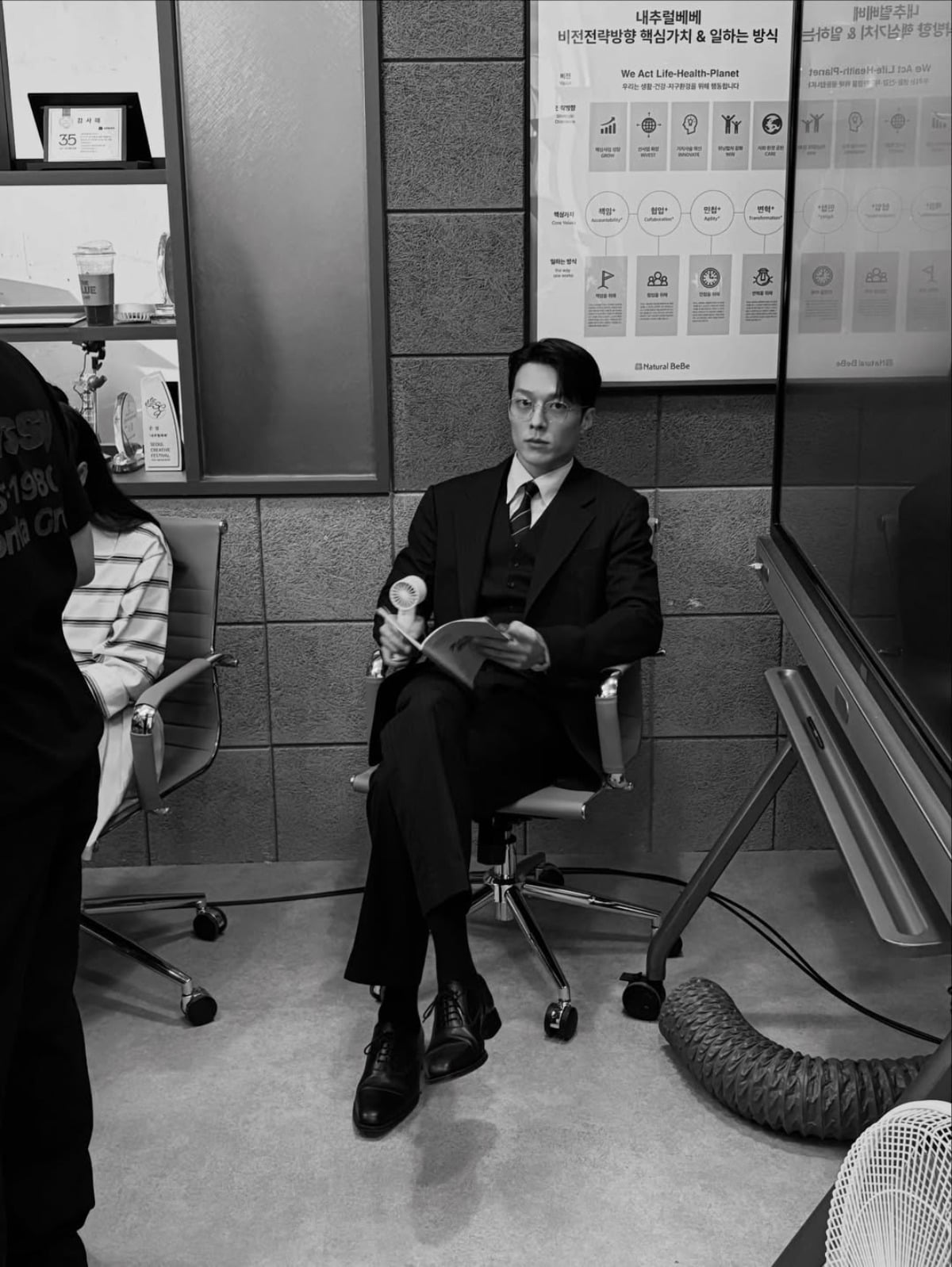 Korean Actor Jang Ki-yong Captivates Fans with Stunning Visuals on Instagram