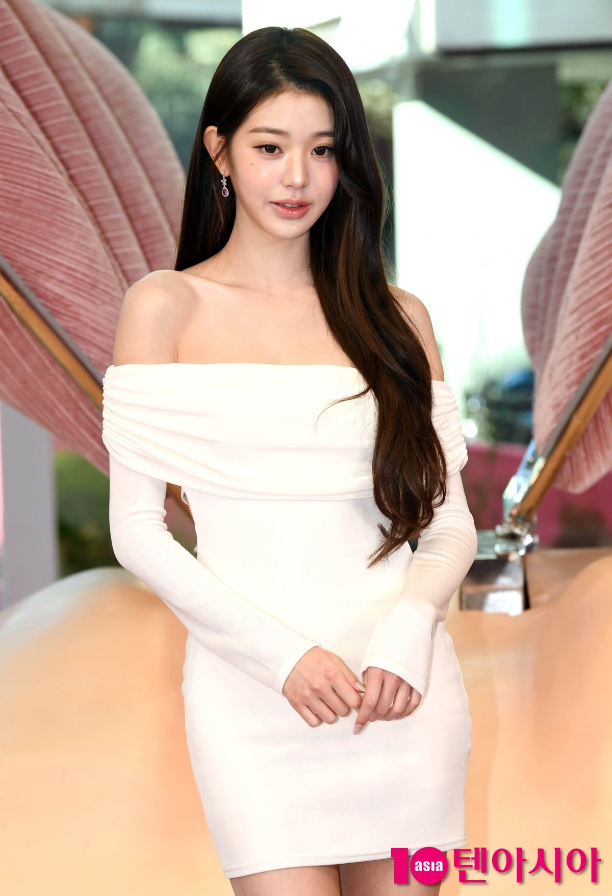 IVE's Jang Wonyoung Attends medicube AGE-R Flagship Store Opening in Seoul