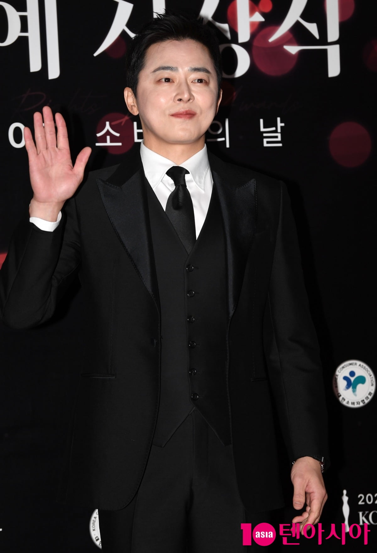 俳優チョ・ジョンソク、第30回消費者の日KCA文化芸能授賞式に出席