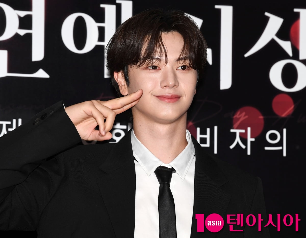 Yook Sung-jae Attends 30th Consumer Day KCA Culture and Entertainment Awards in Seoul