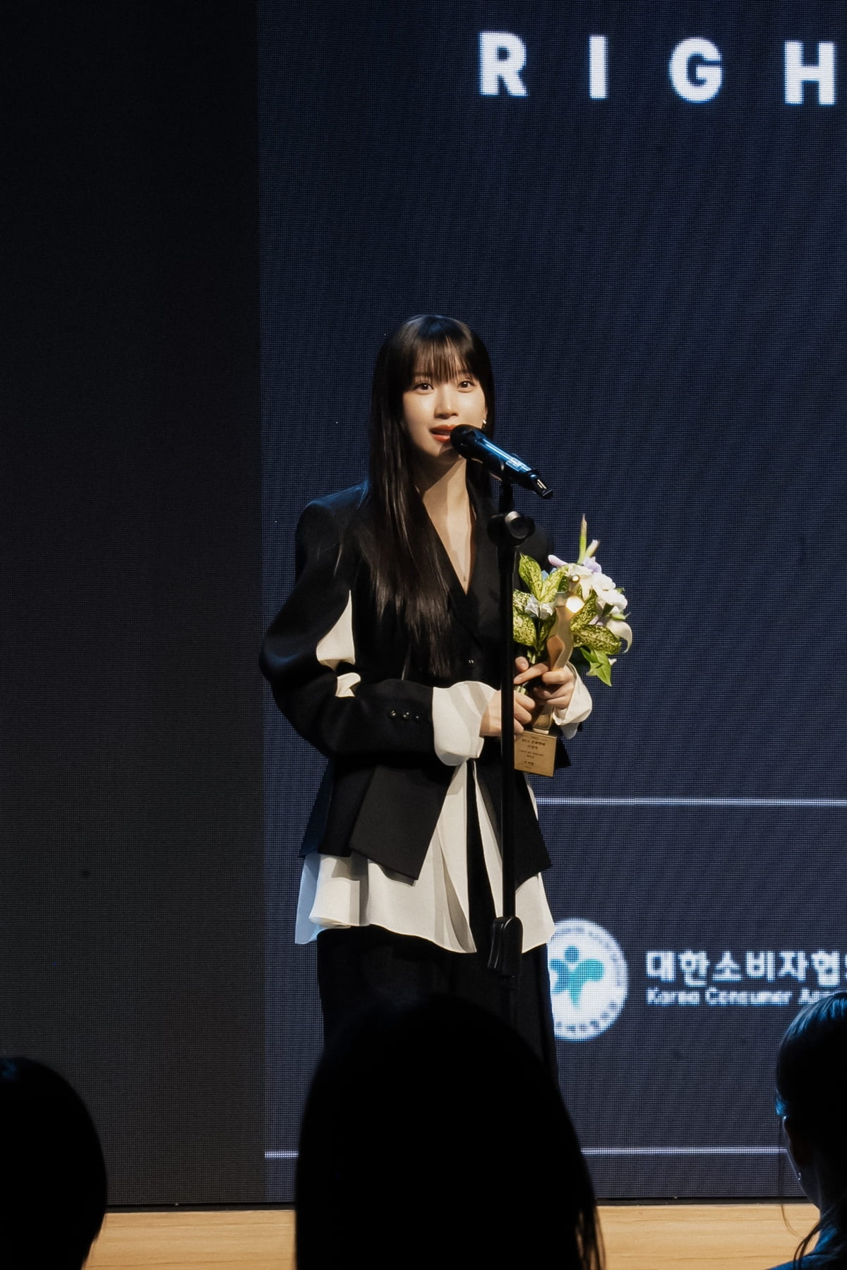 ムン・ガヨン、2025年「今年の俳優」に選出！多彩な活躍で注目