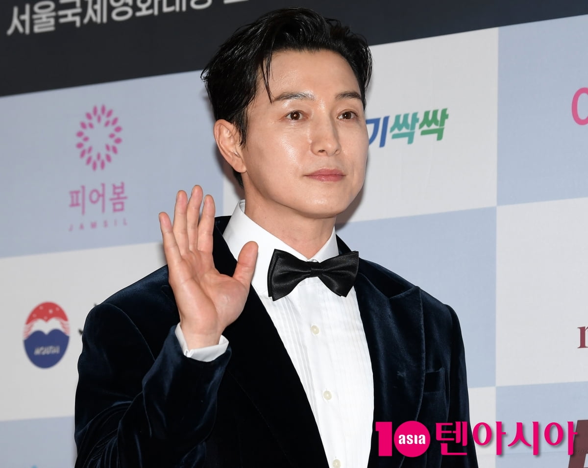 俳優ジョン・ソンイル、2025ソウル国際映画賞授賞式に出席