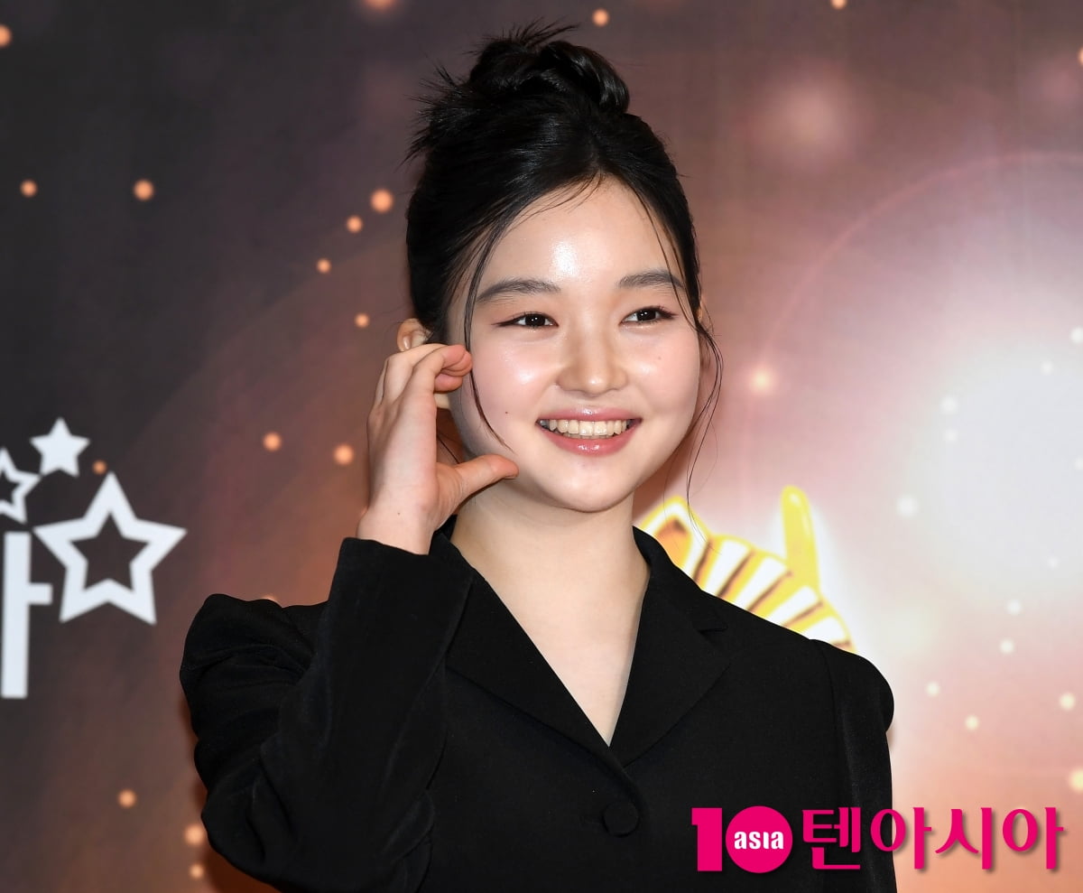 俳優チェ・ユリ、第33回大韓民国文化芸能大賞授賞式に出席