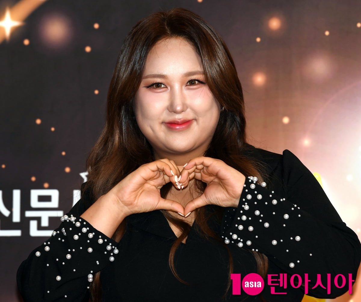 Broadcaster Pung ja Attends the 33rd Korea Culture and Entertainment Awards