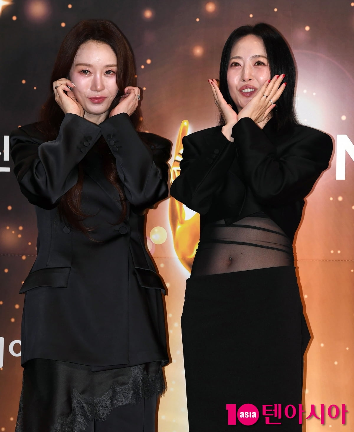 Baby V.O.X Members Kim E-Z and Shim Eun-Jin Attend the 33rd Korea Culture and Entertainment Awards