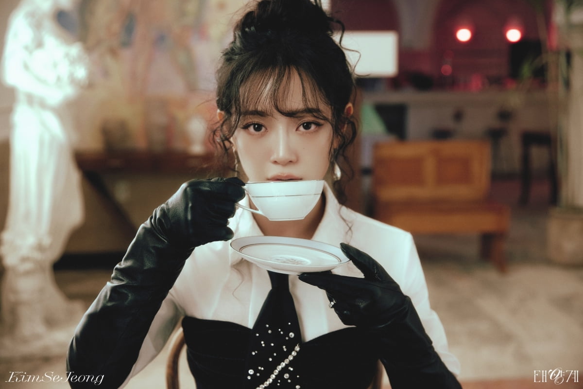 キム・セジョン、初のシングルアルバム『太陽系』コンセプトフォト公開