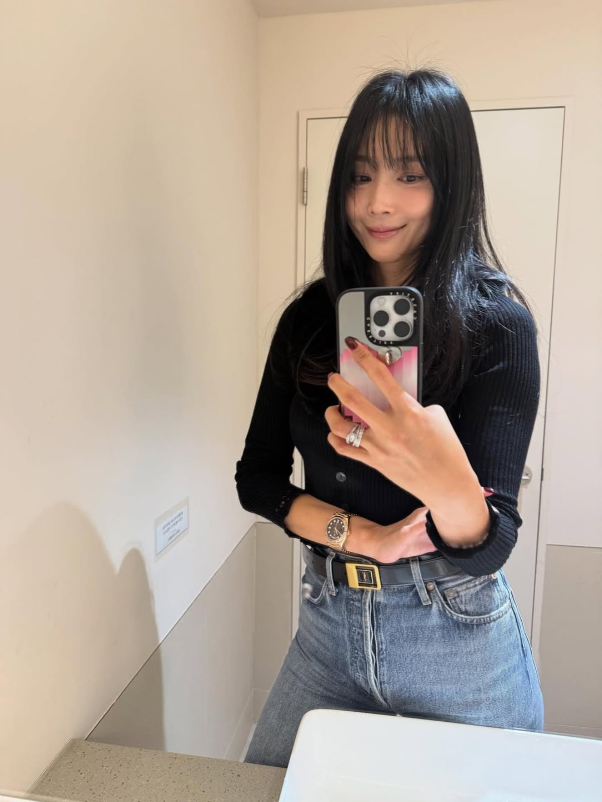 Korean Actress Oh Yoon-ah Stuns with Ageless Beauty in Latest Instagram Post