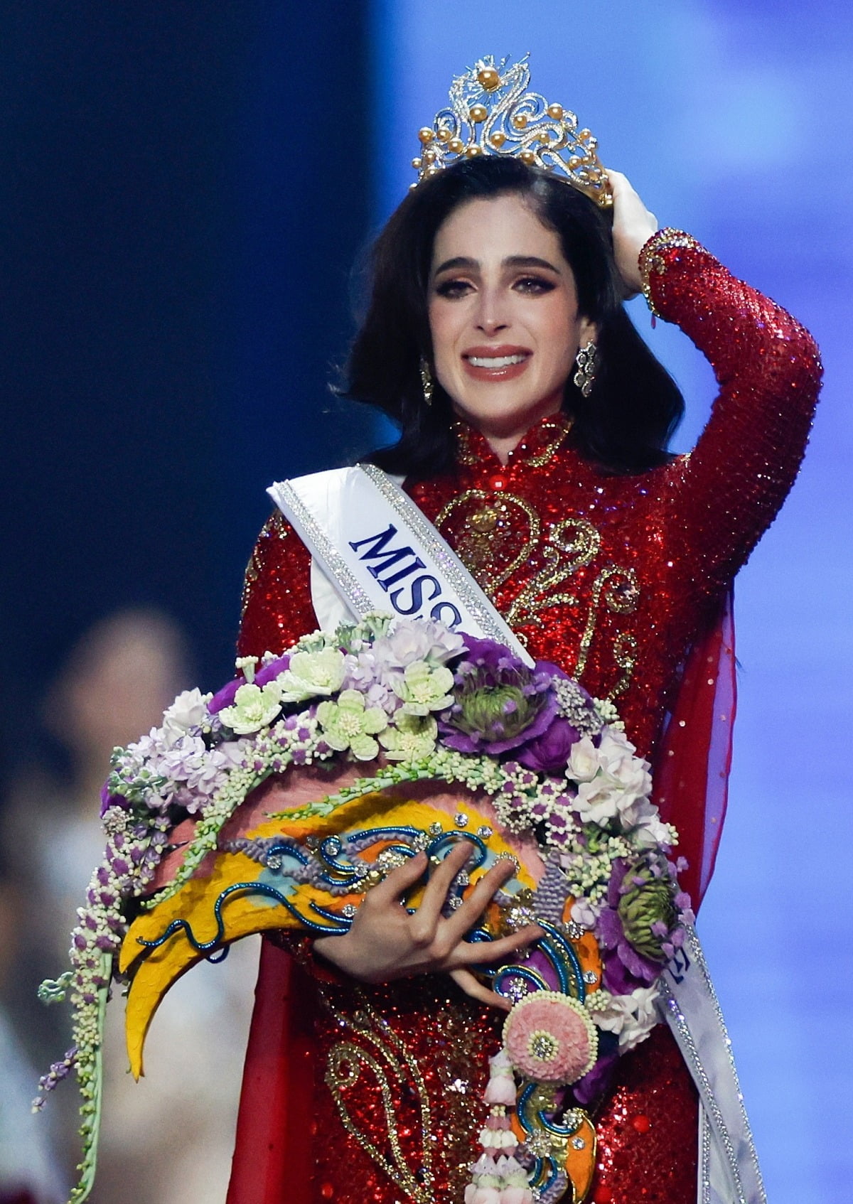 미스 유니버스 우승자, 뒷거래 의혹에 "왕관 돈으로 못 사" 일축