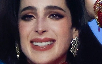 미스 유니버스 우승자, 뒷거래 의혹에 "왕관 돈으로 못 사" 일축