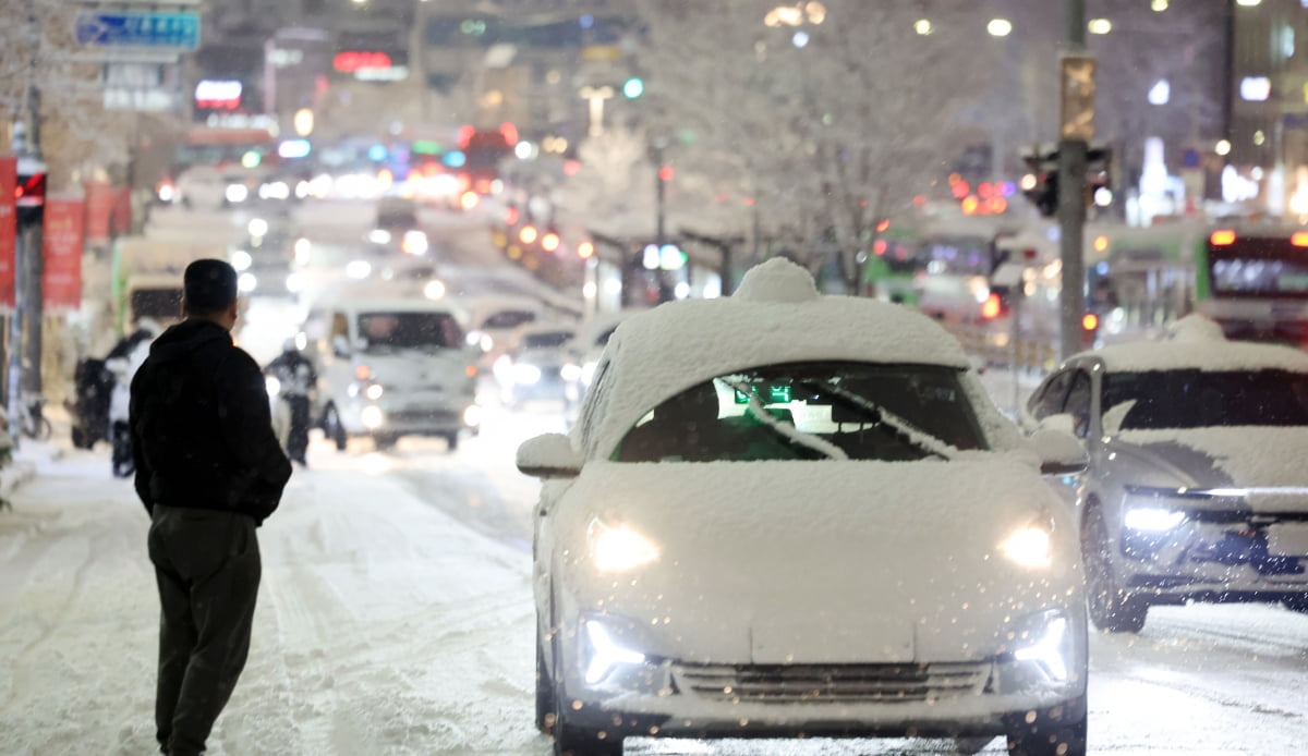 재난 문자와 함께 온 수도권 첫눈…하남 6.6㎝ 폭설