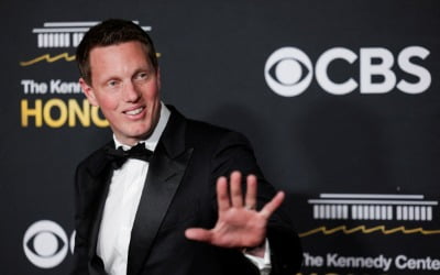 넷플릭스에 밀린 파라마운트 "워너브라더스 주당 30불에 적대적 인수"