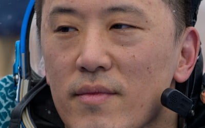 한국계 최초 우주비행사 조니 김, 8개월 임무 마치고 귀환