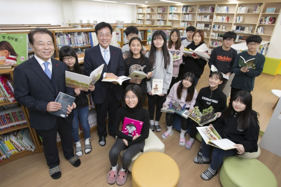 동서식품, 사회공헌 프로그램 '꿈의 도서관' 도서 기증식 개최
