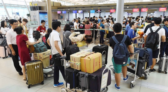 휴가철 시작, 붐비는 인천공항