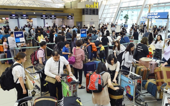 휴가철 시작, 붐비는 인천공항