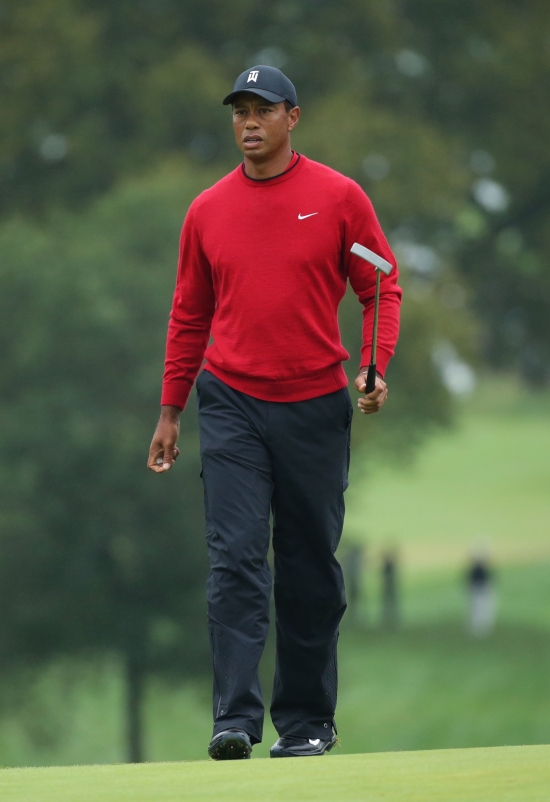 &lt;YONHAP PHOTO-1388&gt; NEWTOWN SQUARE, PA - SEPTEMBER 10: Tiger Woods walks to his ball on the ninth hole during the weather delayed final round of the BMW Championship at Aronimink Golf Club on September 10, 2018 in Newtown Square, Pennsylvania.   Hunter Martin/Getty Images/AFP == FOR NEWSPAPERS, INTERNET, TELCOS &amp; TELEVISION USE ONLY ==/2018-09-11 06:25:12/ &lt;저작권자 ⓒ 1980-2018 ㈜연합뉴스. 무단 전재 재배포 금지.&gt;